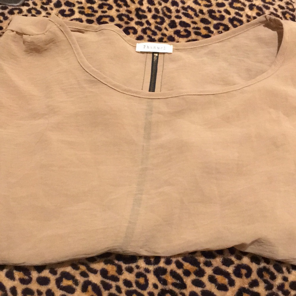 Super cute zip shirt in the back medium